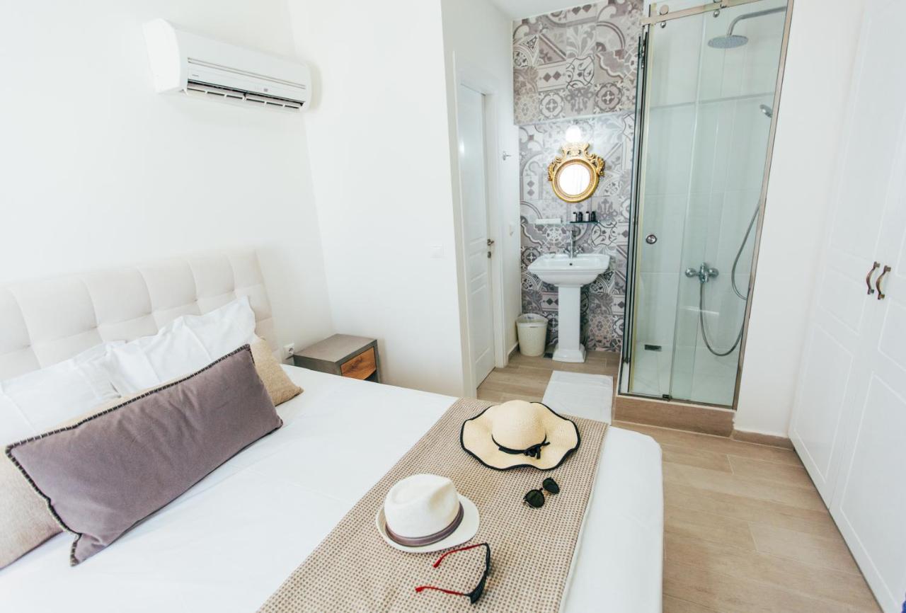 La Maltese Oia Luxury Suites Екстериор снимка